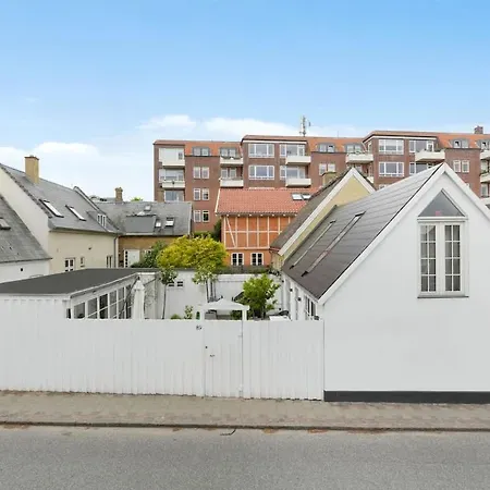 Scandinavian Oasis At The Sea Klampenborg