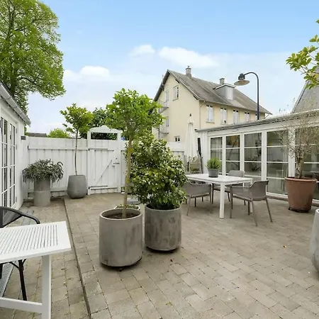 Scandinavian Oasis At The Sea Klampenborg